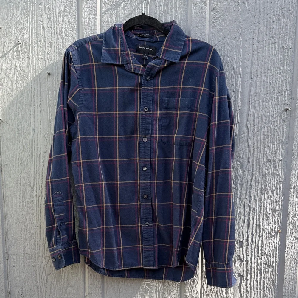 Banana Republic Untucked Fit Navy Plaid Button Down Shirt